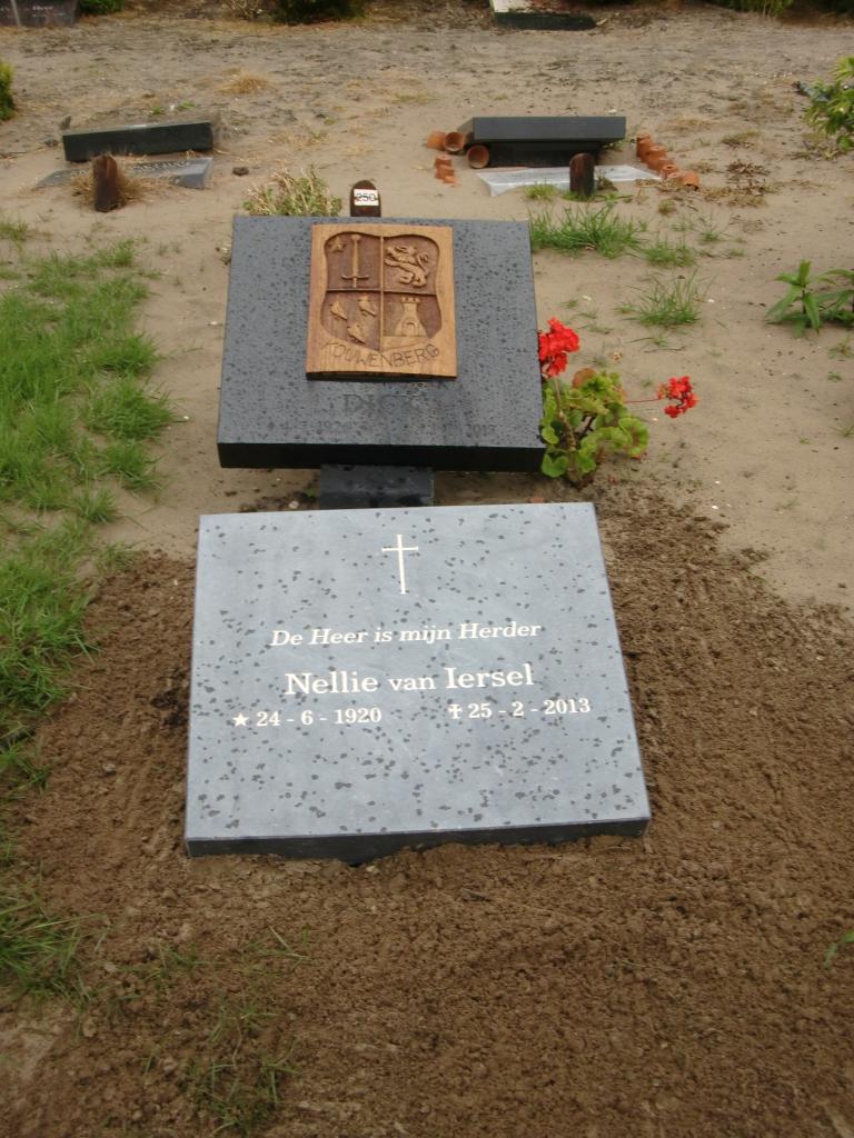 Belgisch hardsteen Grafmonument