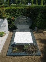 Grafmonument Hassan Green graniet