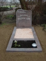 Gedenksteen in Lila Gerais graniet